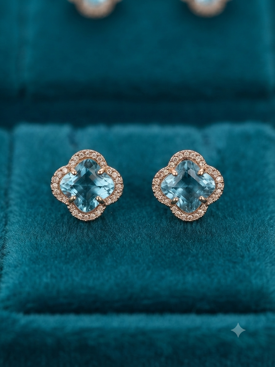 Mini clover studs