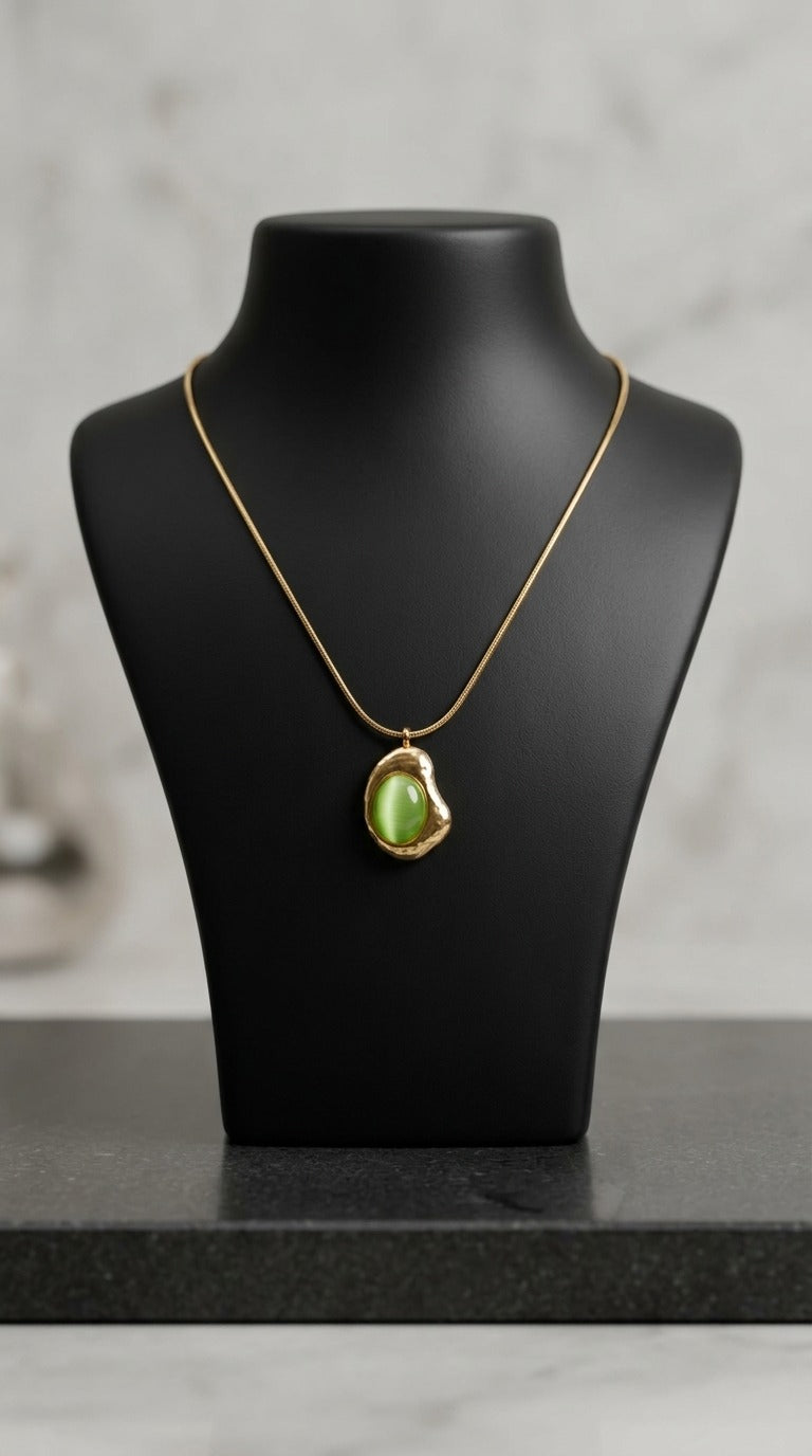 Emerald Aura Minimal Necklace